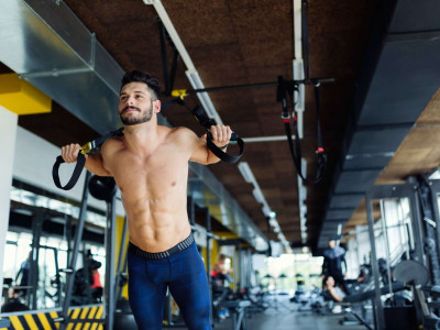 TRX, η γυμναστική που υπόσχεται γραμμωμένο και δυνατό σώμα