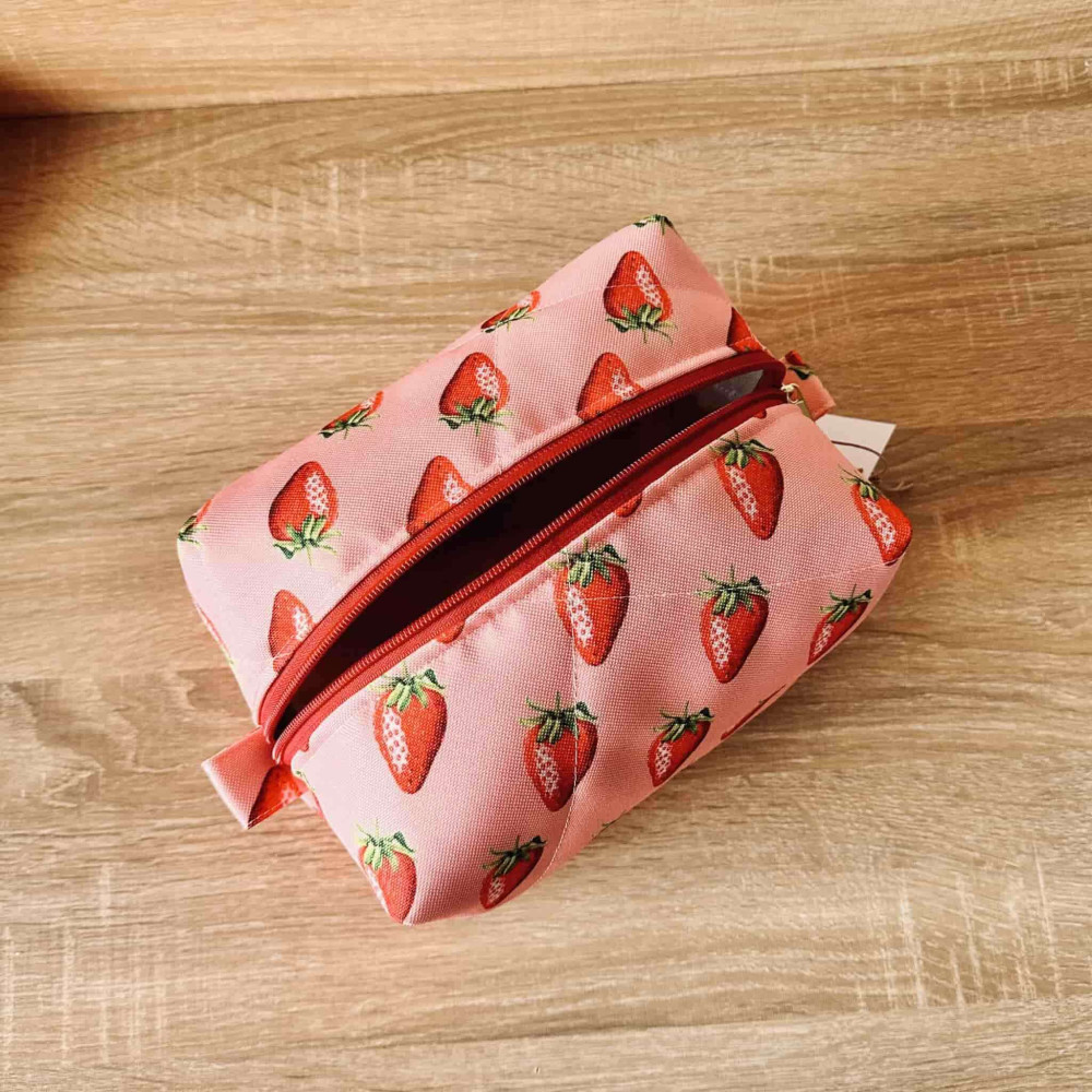 Miss Minimal Zipper Box Νεσεσέρ Fresh Strawberries (22 x 13 x 23 cm)