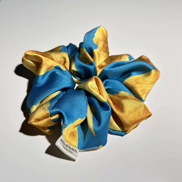 Miss Minimal Schrunchie Cyrus