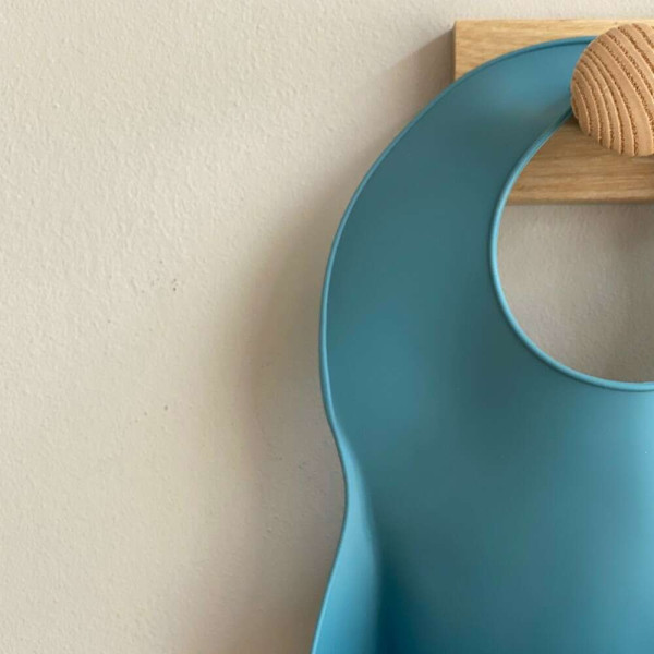 Nok Nok Σαλιάρα Σιλικόνης Nino (Smoke Blue)