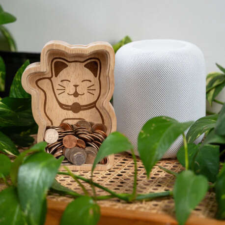 Kikkerland Κουμπαράς Ξύλινος "Lucky Cat" (13,4 x 18 cm)
