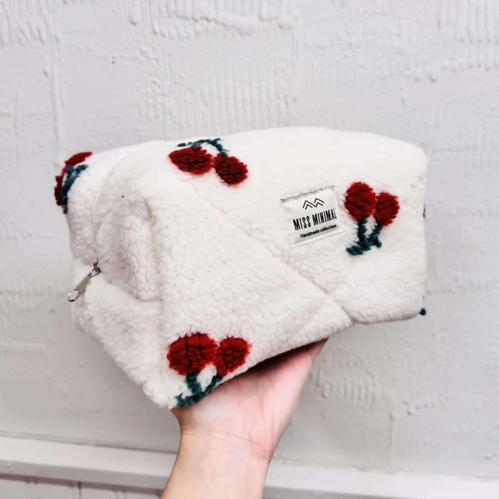 Miss Minimal Zipper Box Νεσεσέρ Fluffy Cherries (22 x 13 x 14 cm)