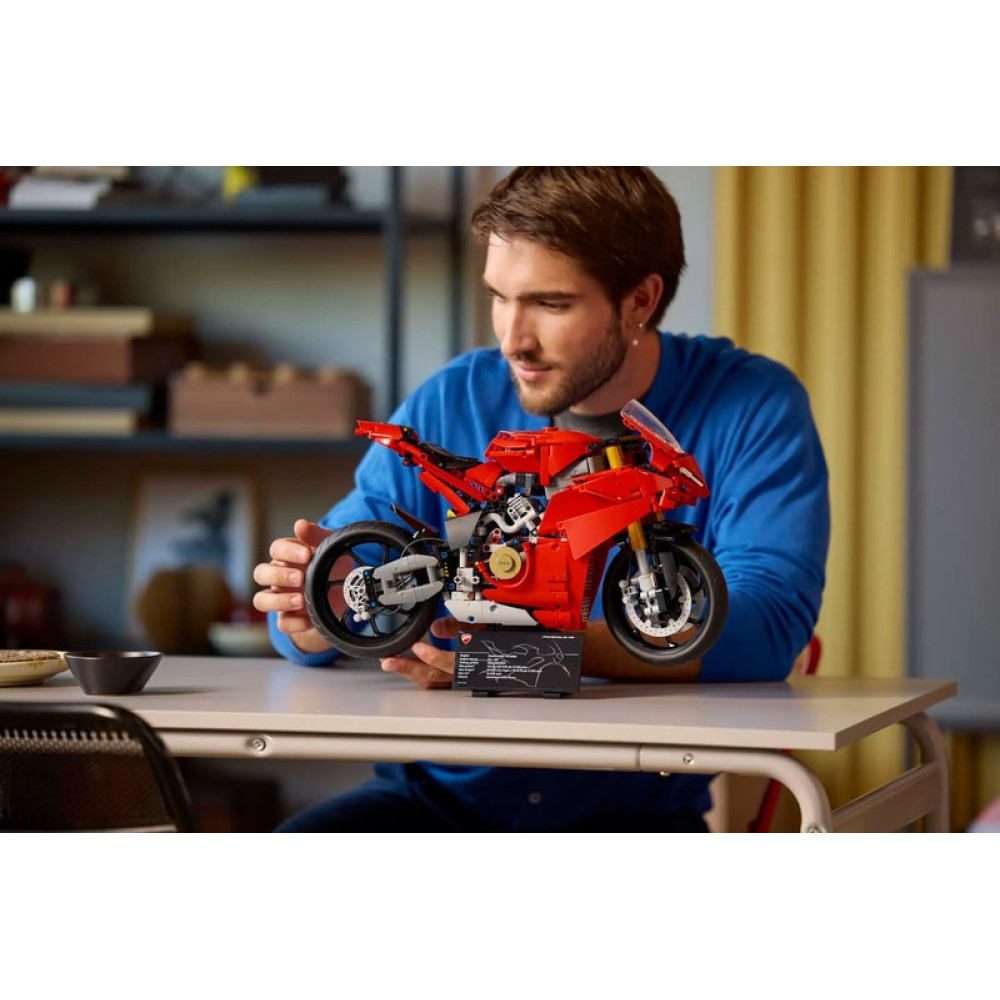 LEGO Technic Ducati Panigale V4 S Motorcycle (42202)