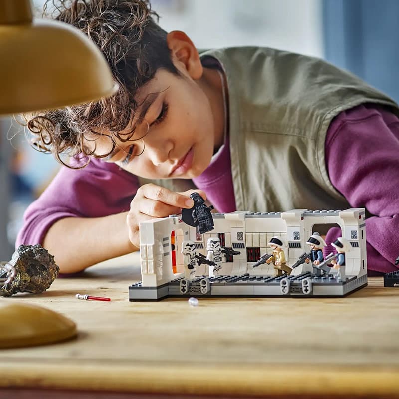 LEGO Star Wars Boarding The Tantine IV (75387)