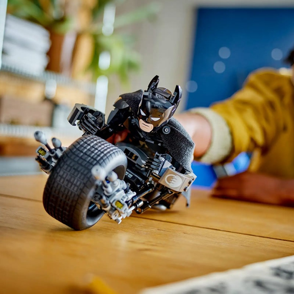 LEGO Super Heroes Batman Construction Figure & The Bat-Pod Bike (76273)