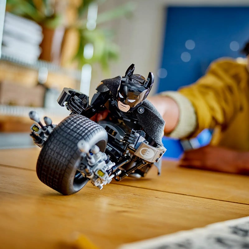 LEGO Super Heroes Batman Construction Figure & The Bat-Pod Bike (76273)
