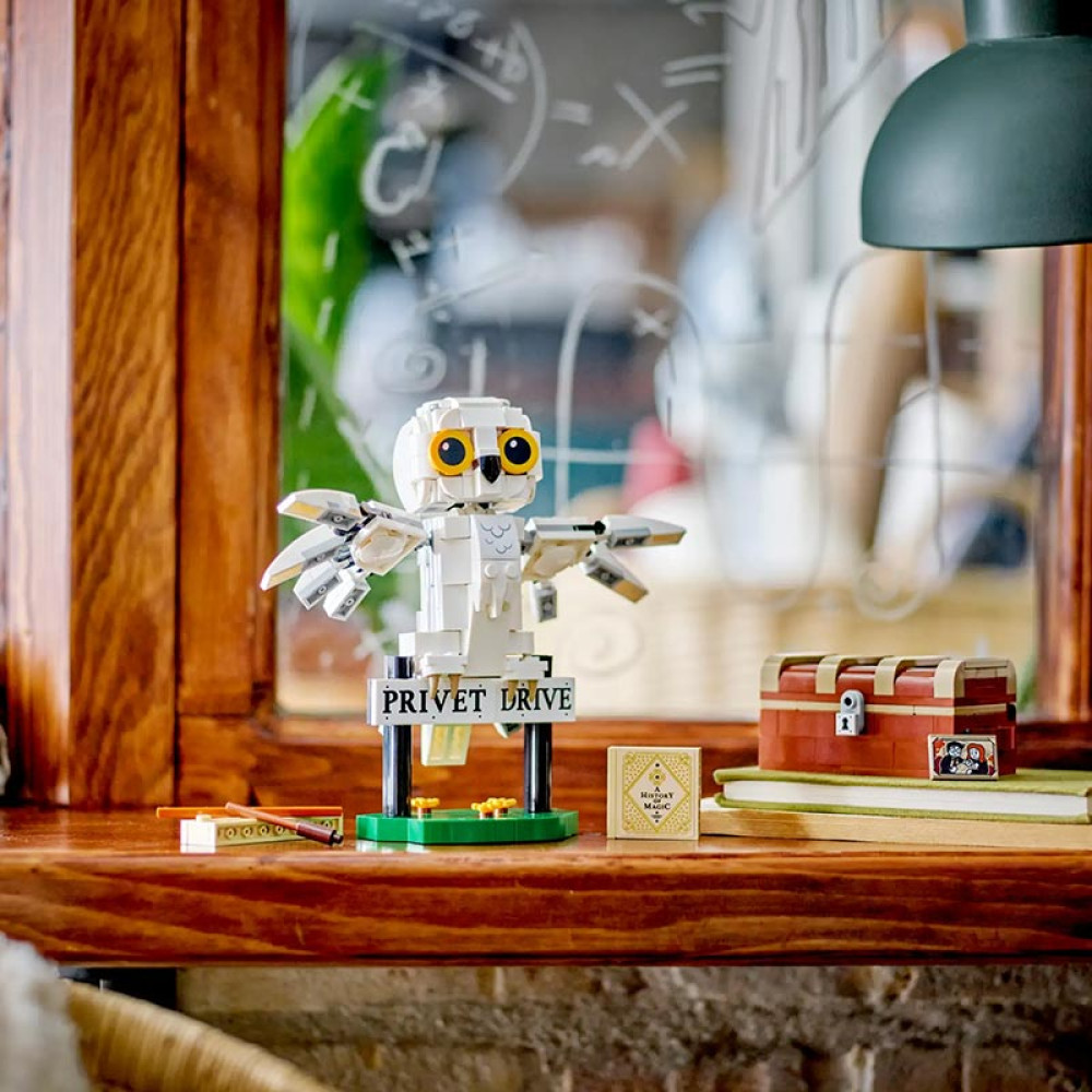LEGO Harry Potter Hedwig At 4 Privet Drive (76425)