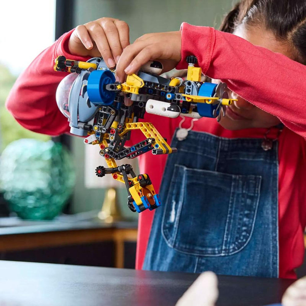 LEGO Technic Deep-Sea Research Submarine (42201)