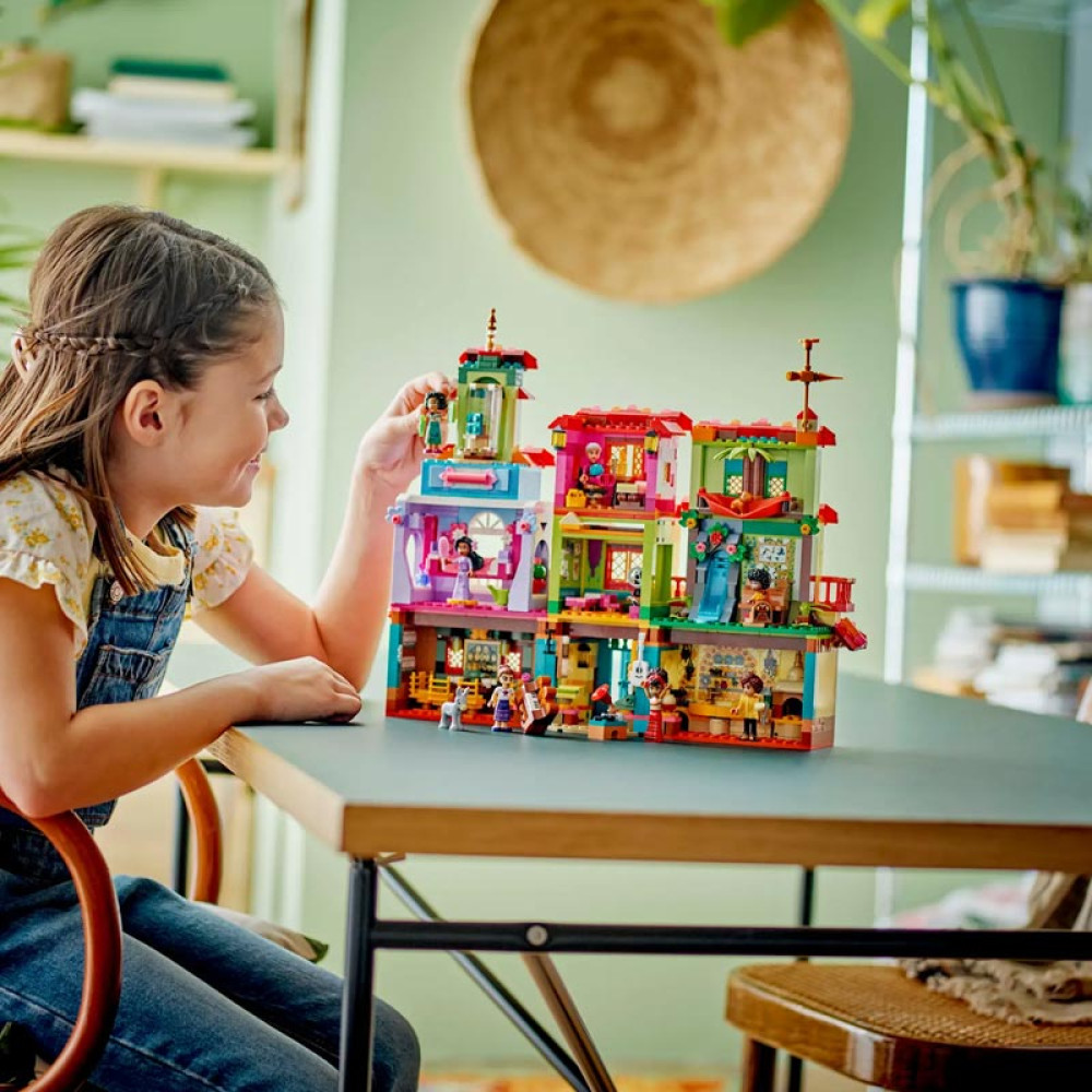 LEGO Disney Encanto The magical Madrigal House (43245)