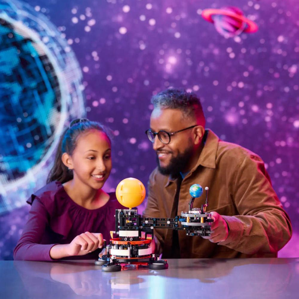 LEGO Technic Planet Earth And Moon In Orbit (42179)