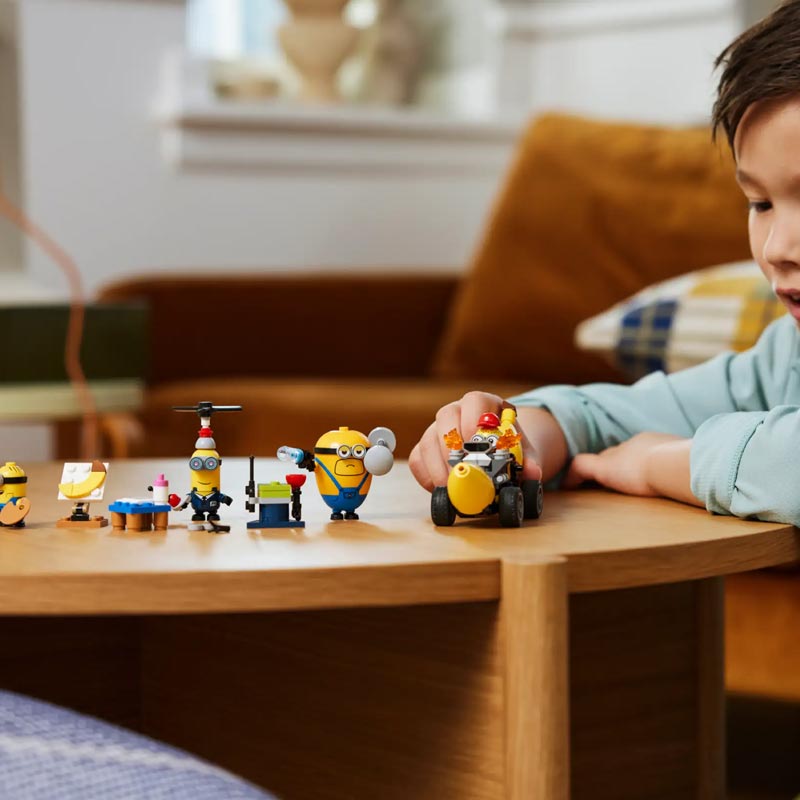 LEGO Minions & Banana Car (75580)