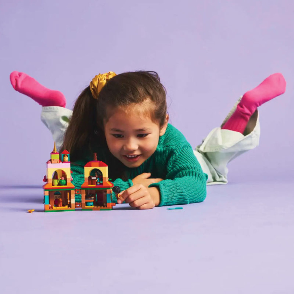 LEGO Disney Encanto Mini House (43261)