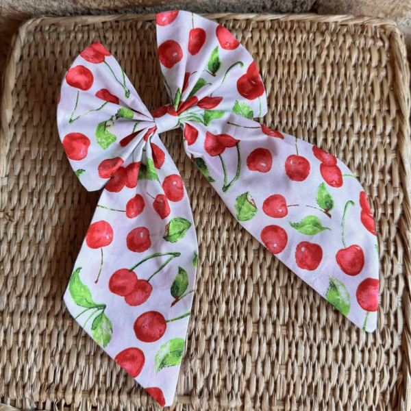 Miss Minimal Ribbon White Cherries