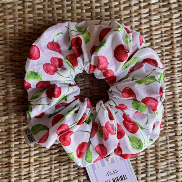 Miss Minimal Scrunchie White Cherries