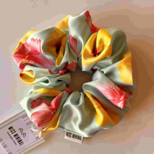 Miss Minimal Scrunchie Hawaii