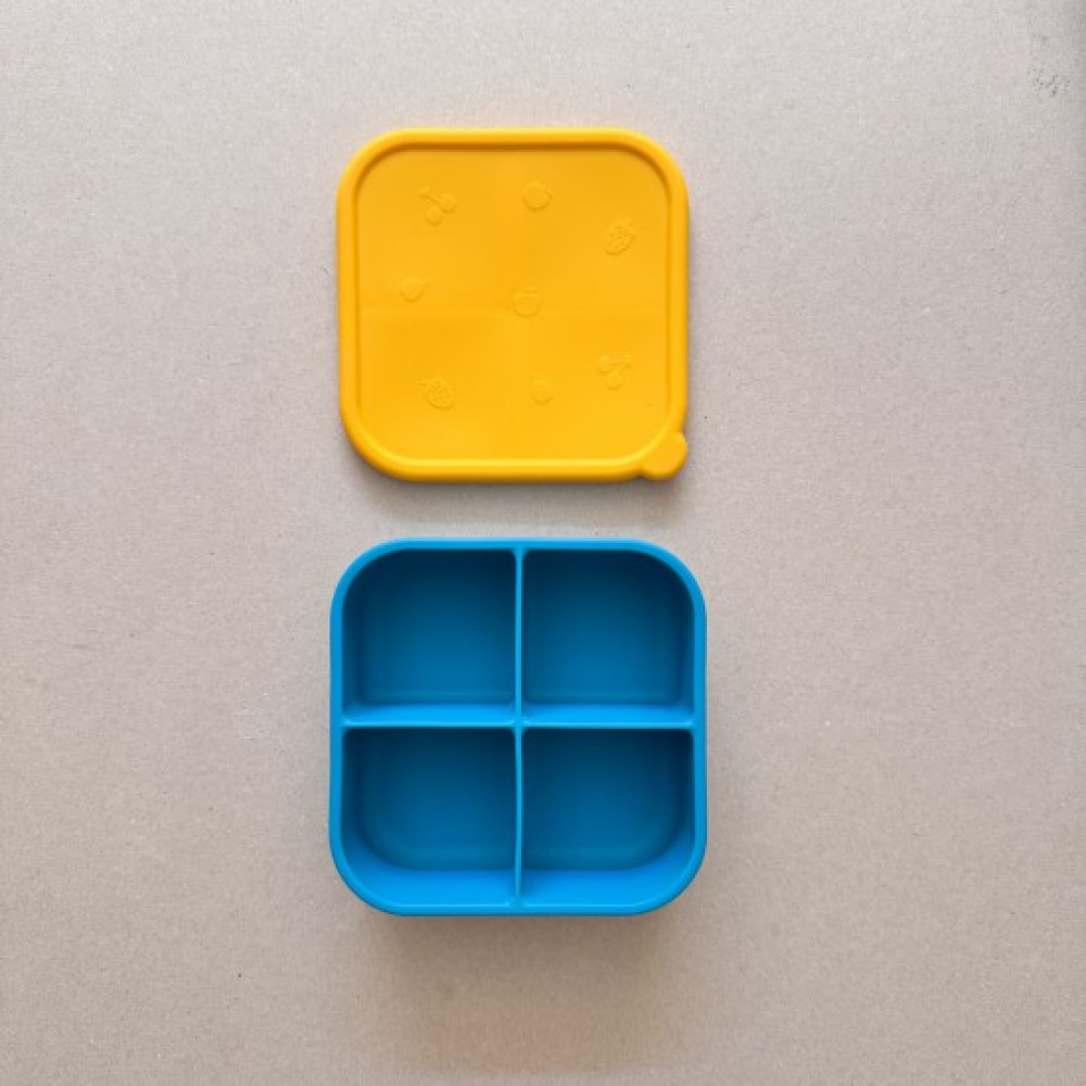 Nok Nok Snackbox Φαγητοδοχείο Σιλικόνης με 4 χωρίσματα 800ml (Nordic Blue with Sunbeam)