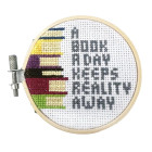 Kikkerland μίνι Κιτ Κεντήματος Cross Stitch "A Book a Day"
