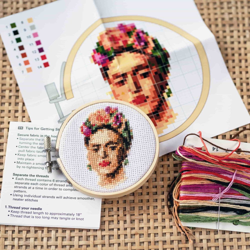 Kikkerland μίνι Κιτ Κεντήματος Cross Stitch "Frida"