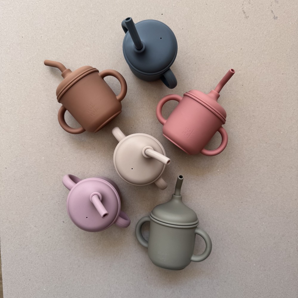 Nok Nok Cozy Ποτηράκι Σιλικόνης με Λαβές και Καλαμάκι (Iron)