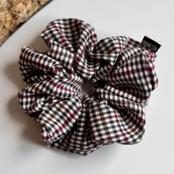 Miss Minimal Scrunchie October