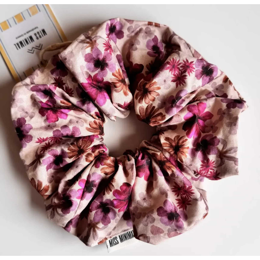 Miss Minimal Scrunchie September