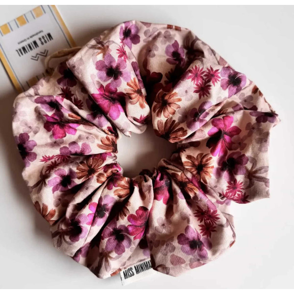 Miss Minimal Scrunchie September