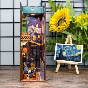 Book Nook Βιβλιοστάτης – Vincent’s World