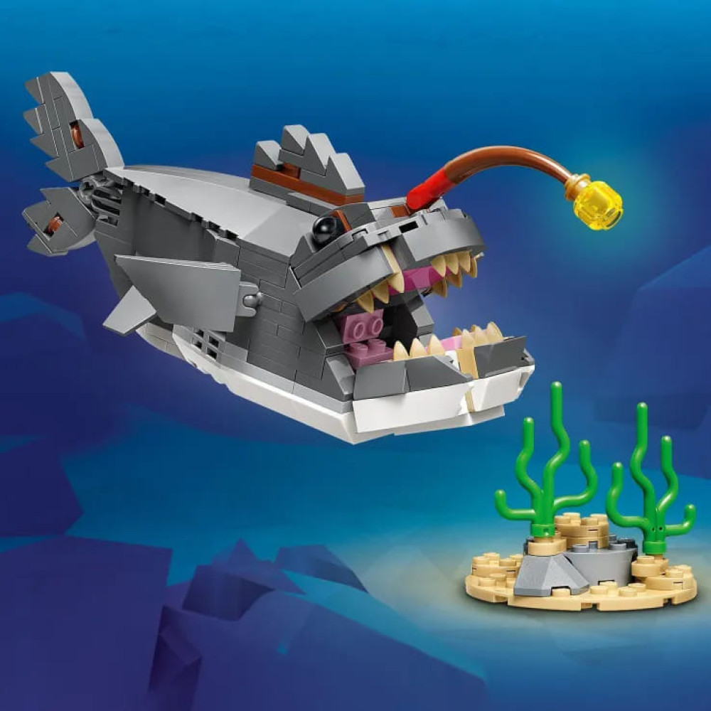 LEGO Creator 3in1 Fierce Shark With A Treasure Chest (31381)