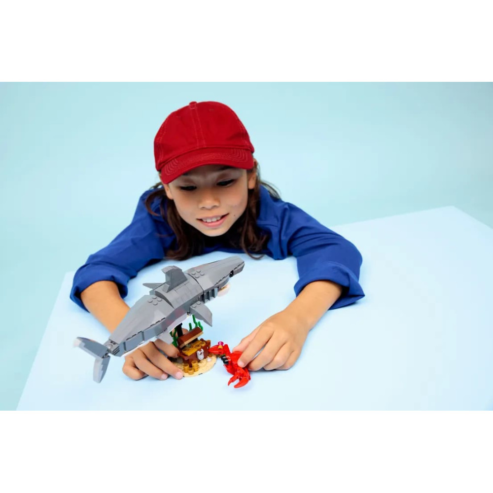 LEGO Creator 3in1 Fierce Shark With A Treasure Chest (31381)