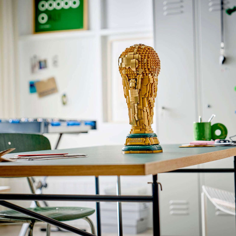 LEGO® Editions Sets FIFA World Cup Official Trophy (43020)