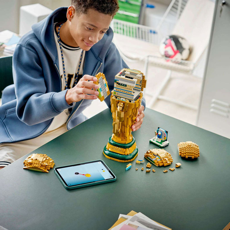 LEGO® Editions Sets FIFA World Cup Official Trophy (43020)